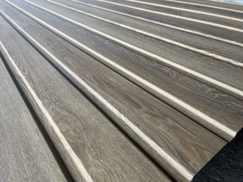 Profilbleche mit Holzdekor